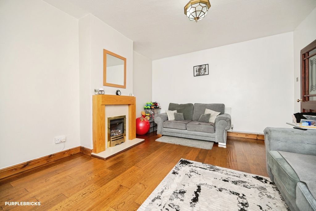 Property photo 3 of 28