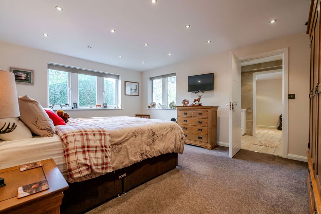 Property photo 3 of 33