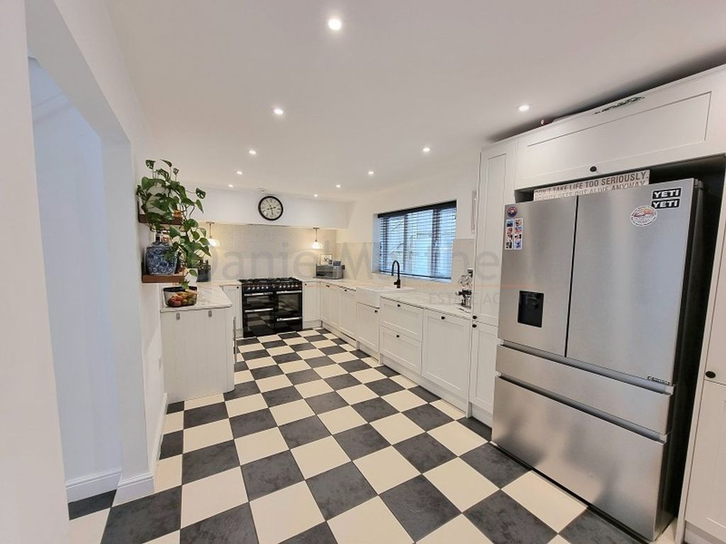 Property photo 3 of 36 Kitchen/Diner/Family Room