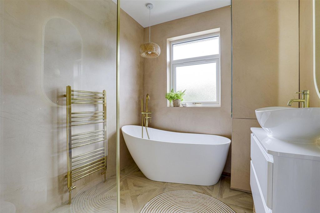 Property photo 2 of 24