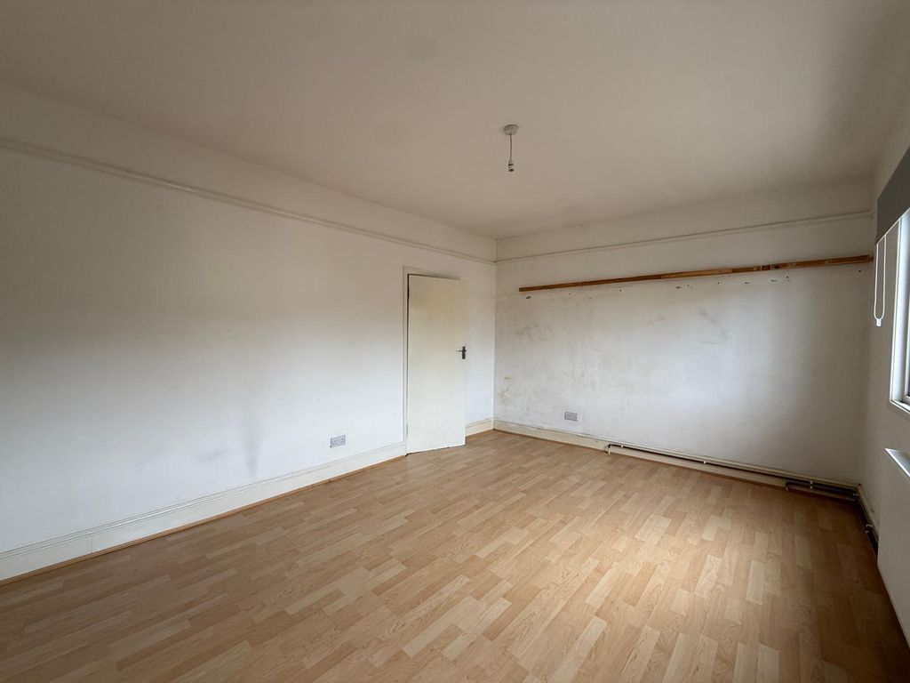 Property photo 3 of 14 79050c1d-8997-4A21-8Ef0-Cf70597Ec057.Jpg