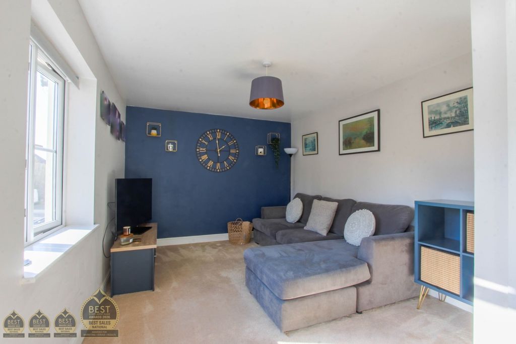 Property photo 3 of 17 Img_9841-Hdr-2