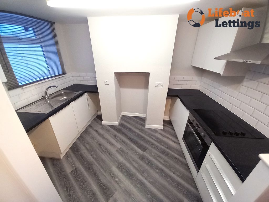 Property photo 1 of 4 Kitchen
