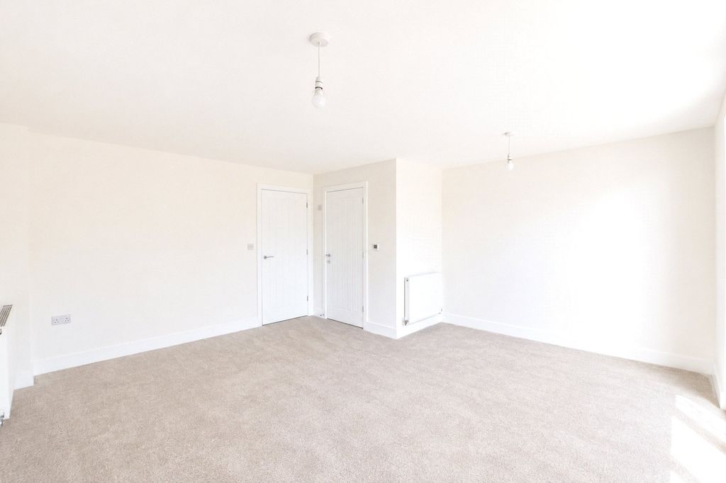 Property photo 3 of 12 Example