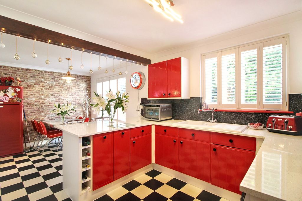 Property photo 2 of 17