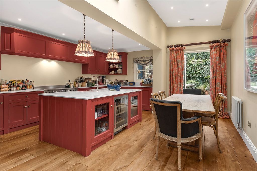 Property photo 2 of 9 Kitchen
