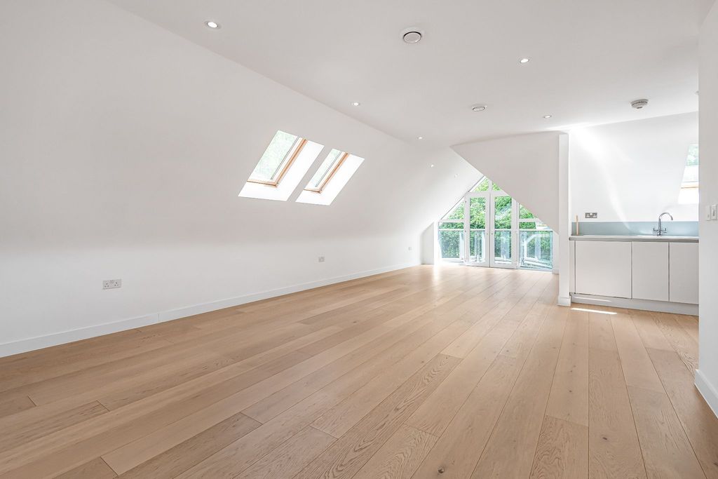 Additional image 5 of 1 bed property for saleGeorges Wood Road, Brookmans Park, Hatfield AL9
