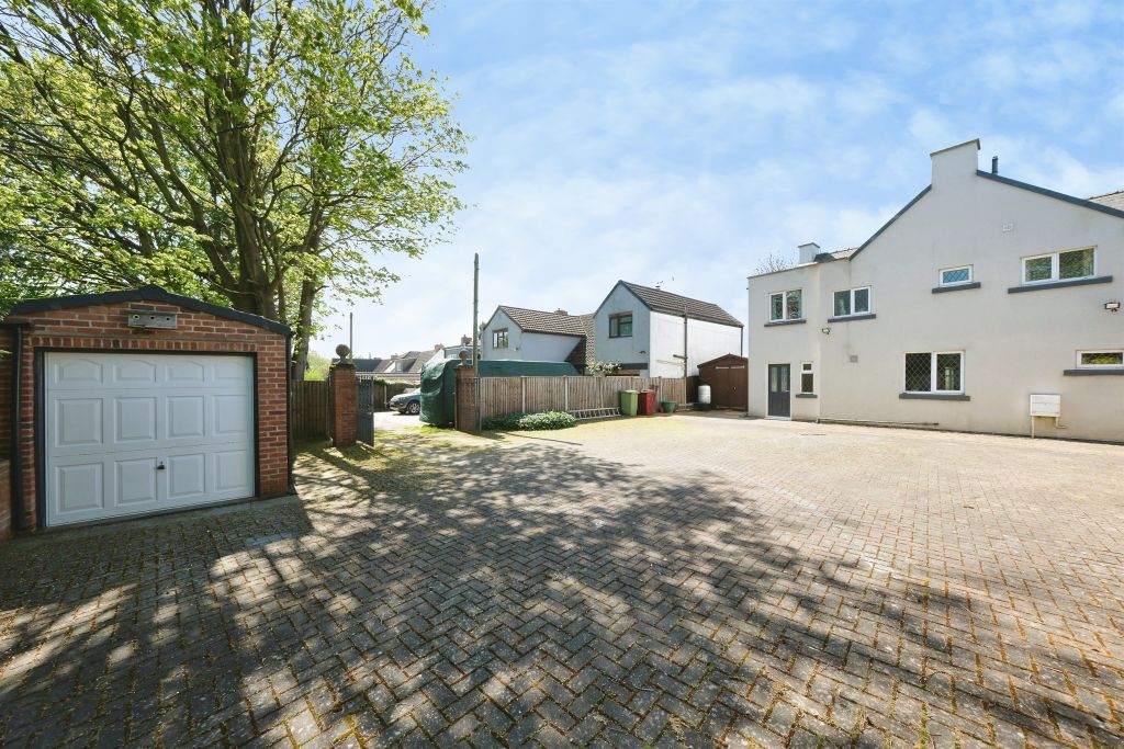 Property photo 2 of 28