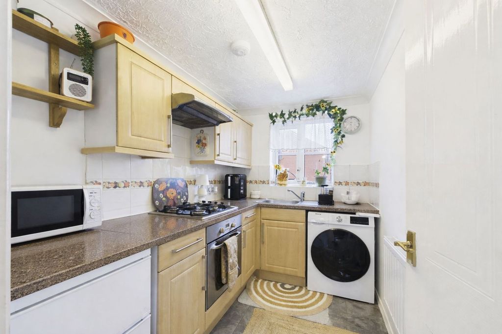 Property photo 3 of 11