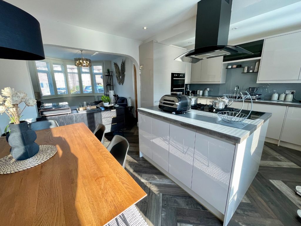 Property photo 3 of 12 4023384