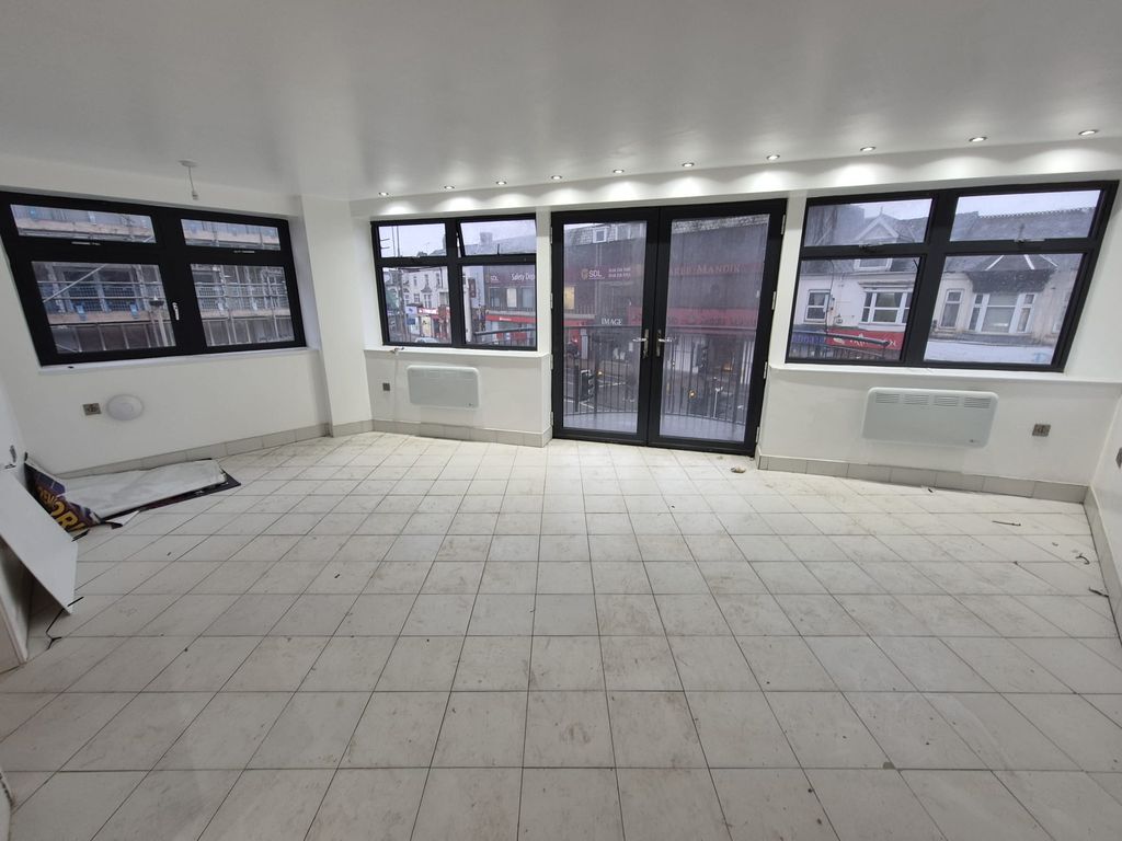 Property photo 3 of 9 Lounge