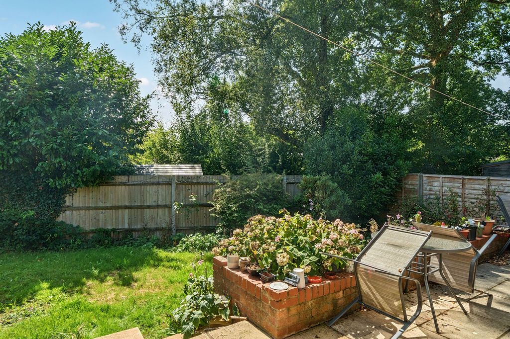 Property photo 3 of 8 Garden