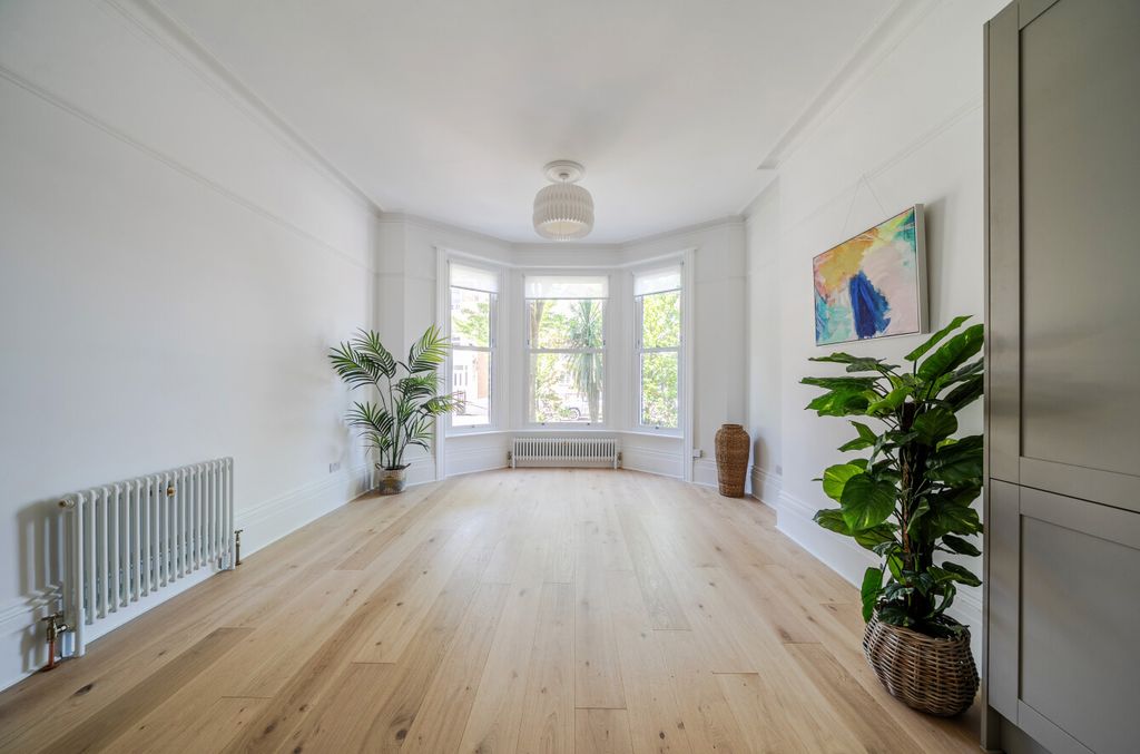 Property photo 2 of 21 1467676-11-6A1044...