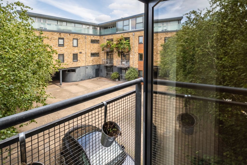 Property photo 3 of 12 Rufford Mews