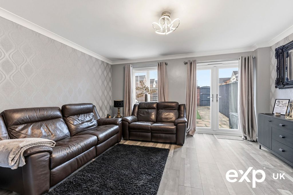 Property photo 2 of 21