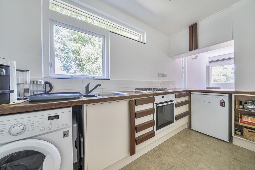Property photo 3 of 14 Kitchen