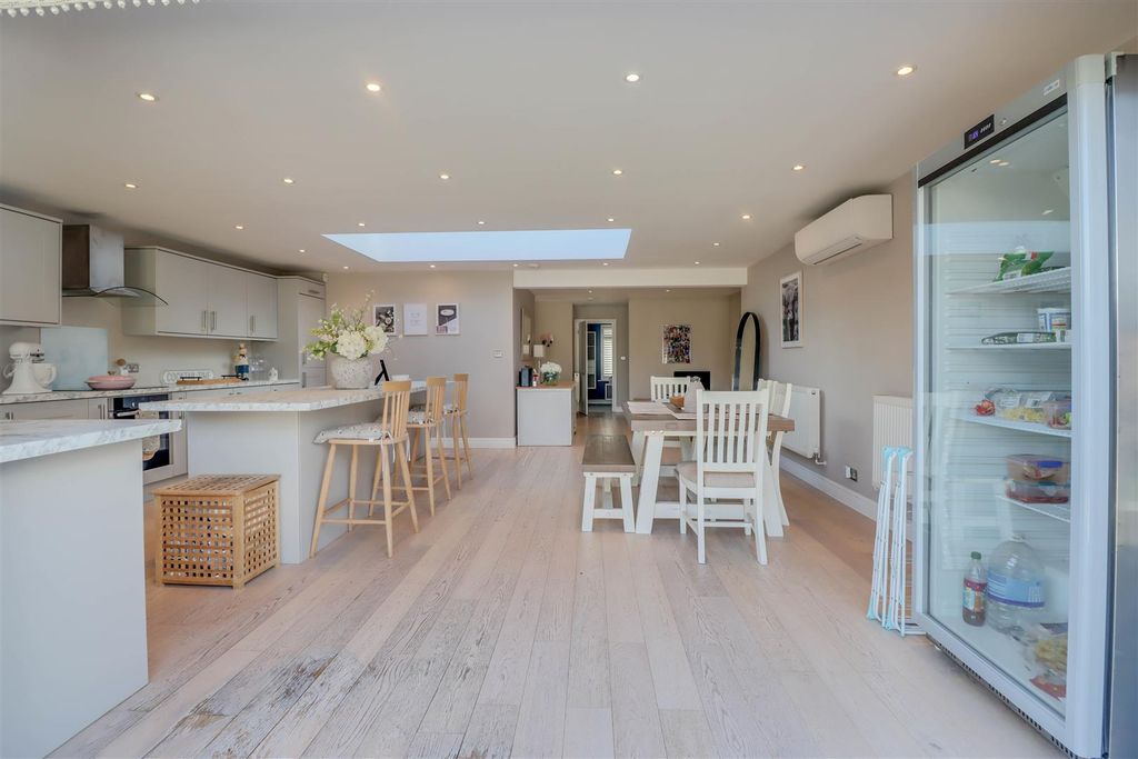 Property photo 3 of 21 6 Lilac Avenue Inside-5.Jpg