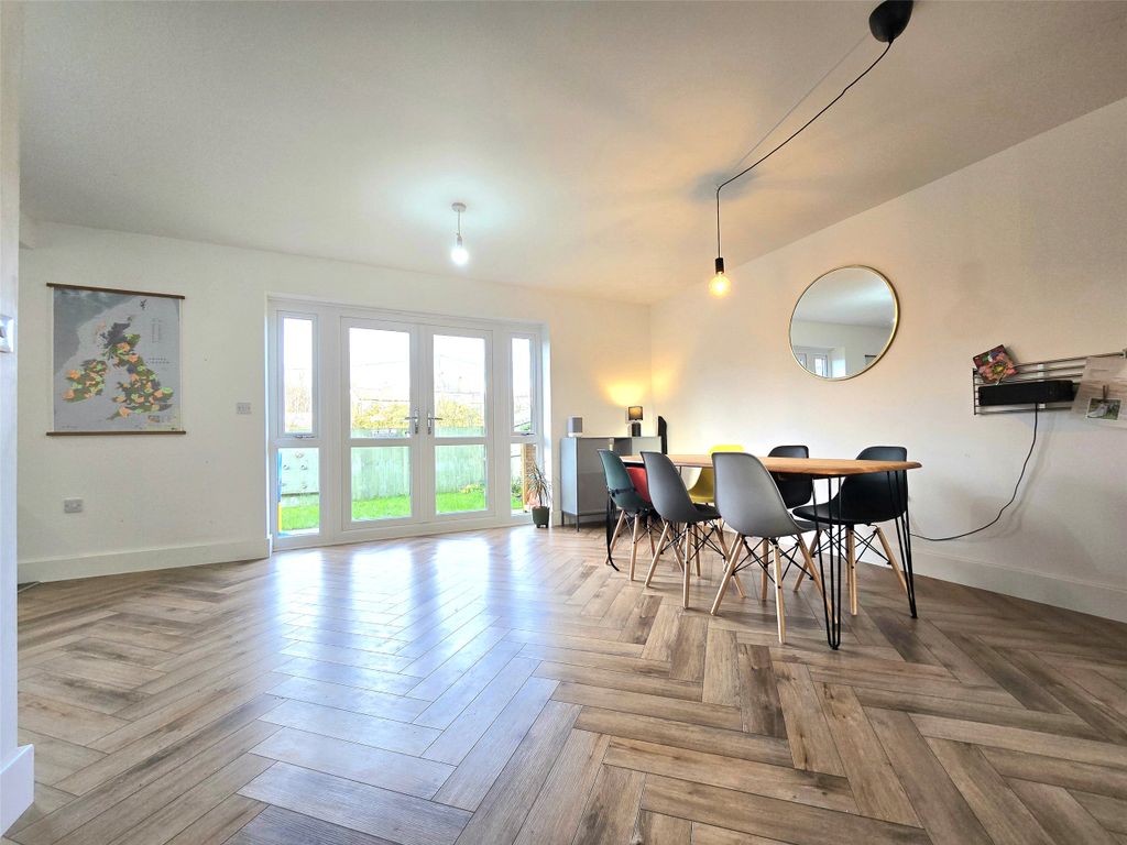 Property photo 3 of 12 3 - Picture No. 10