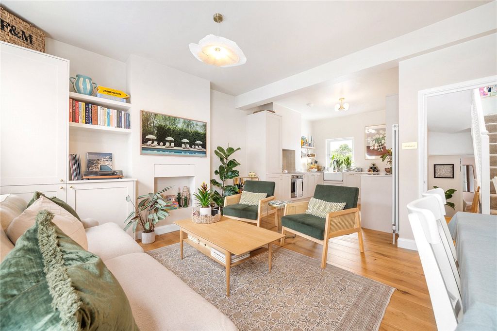 Property photo 1 of 14 Living Room