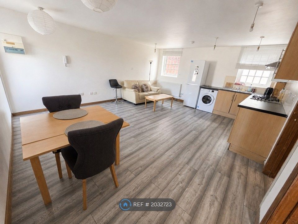 Property photo 2 of 4 Open Plan Living Room & Kitchen (2)