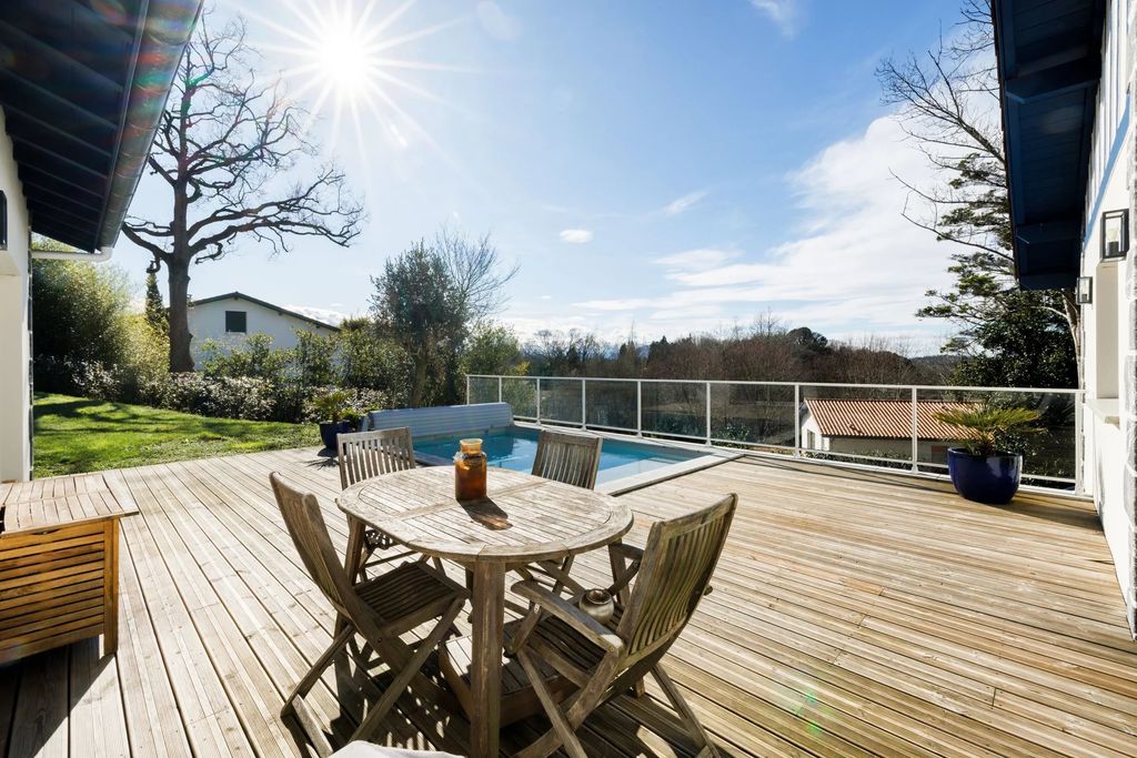 Property photo 3 of 13