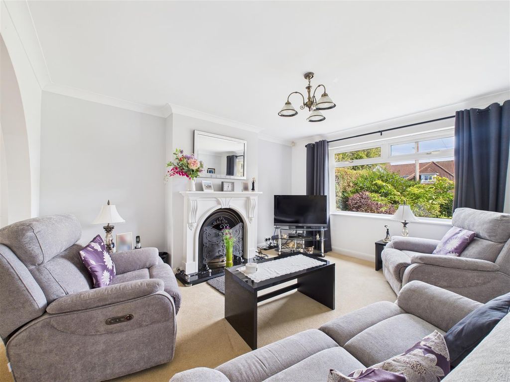 Property photo 2 of 17 Cam03303G0-Pr0223-Still012.Jpg