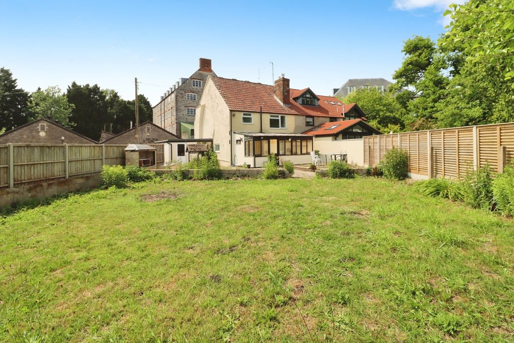 Property photo 3 of 17 Photo