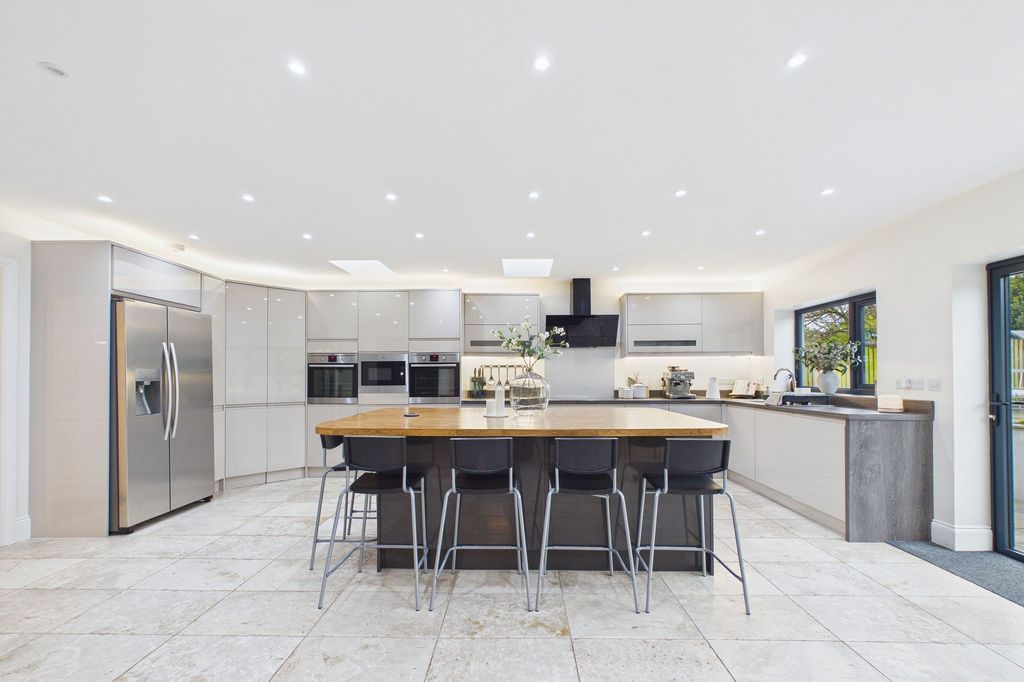 Property photo 1 of 43