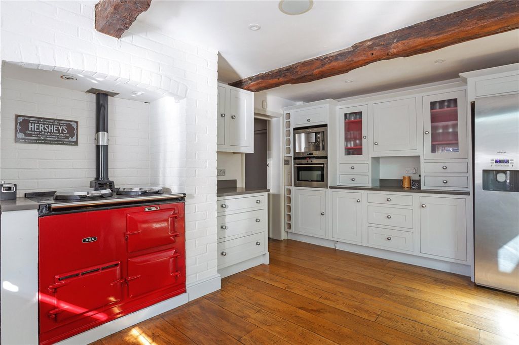 Property photo 3 of 19 Aga