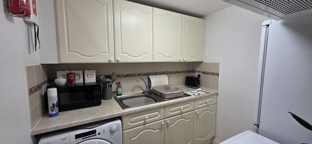 Property photo 3 of 6 Kitchen