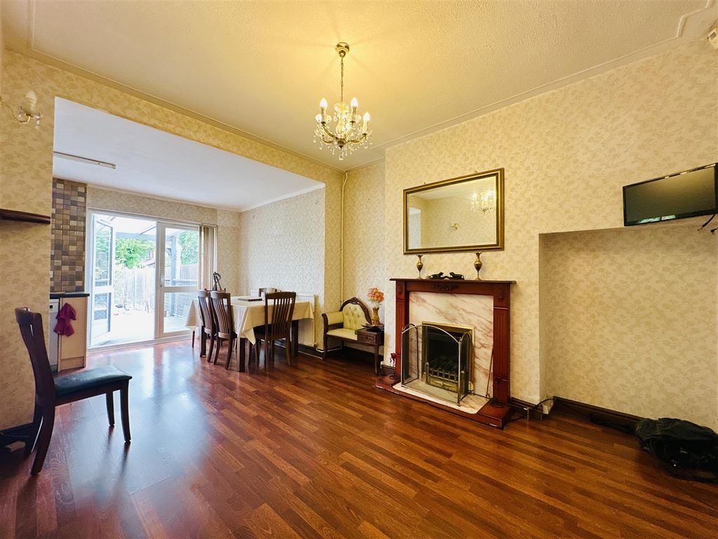 Property photo 2 of 15 Sitting Room