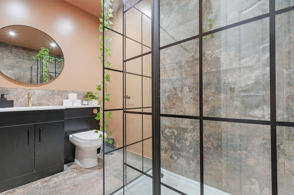 Property photo 3 of 22 Bathroom