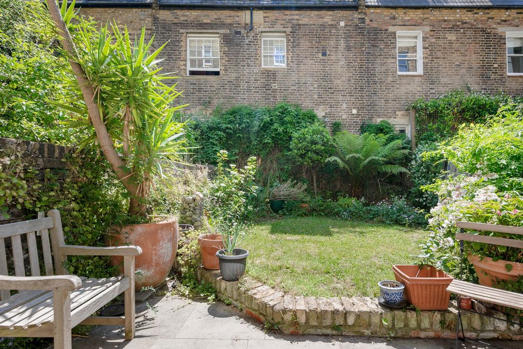 Property photo 2 of 20