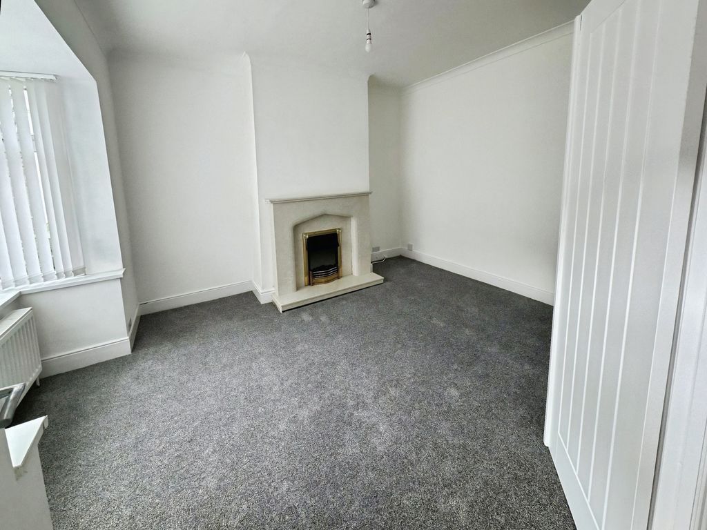 Property photo 2 of 9 Photo 8