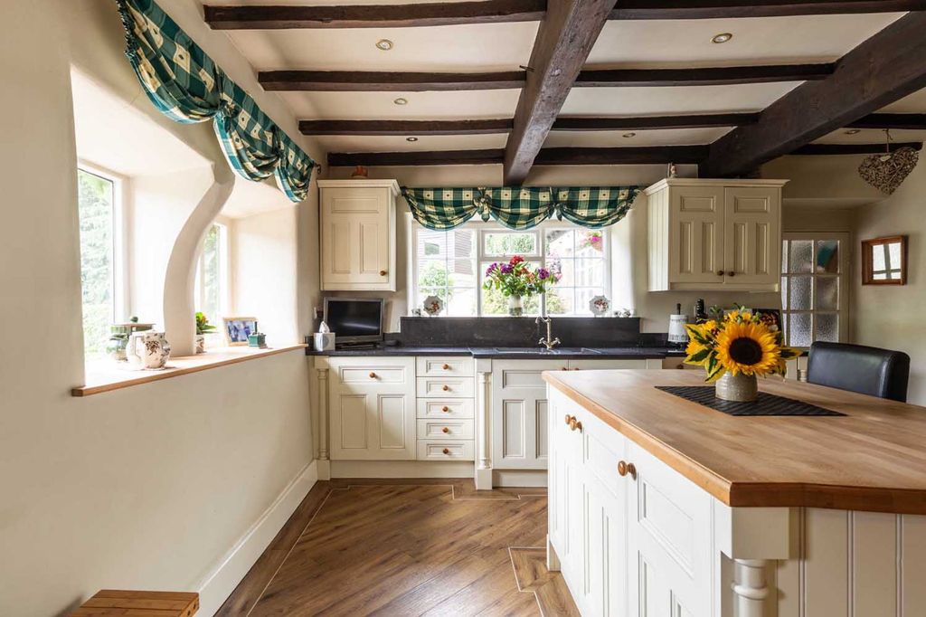 Property photo 2 of 23