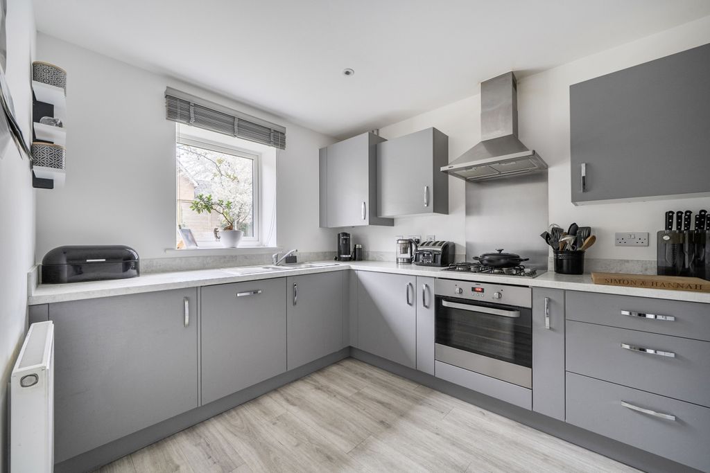 Property photo 2 of 19 Kitchen