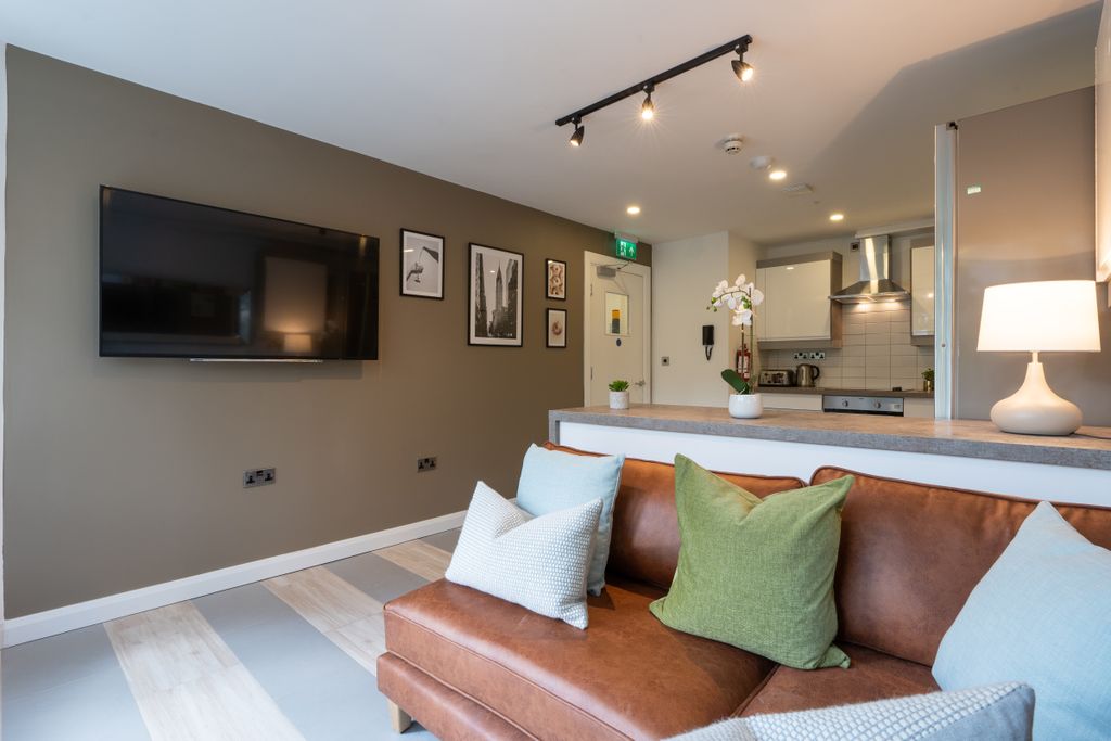Property photo 1 of 15 Jesmond View, Block B, Flat 10, Living Room