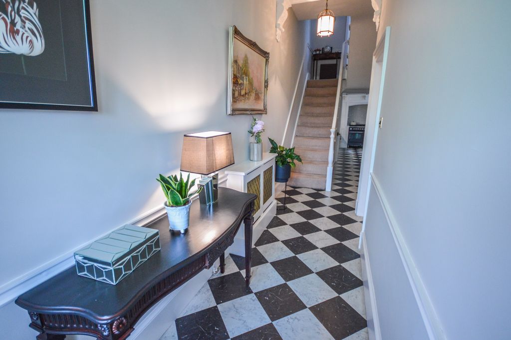 Property photo 2 of 31 Entrance Hall