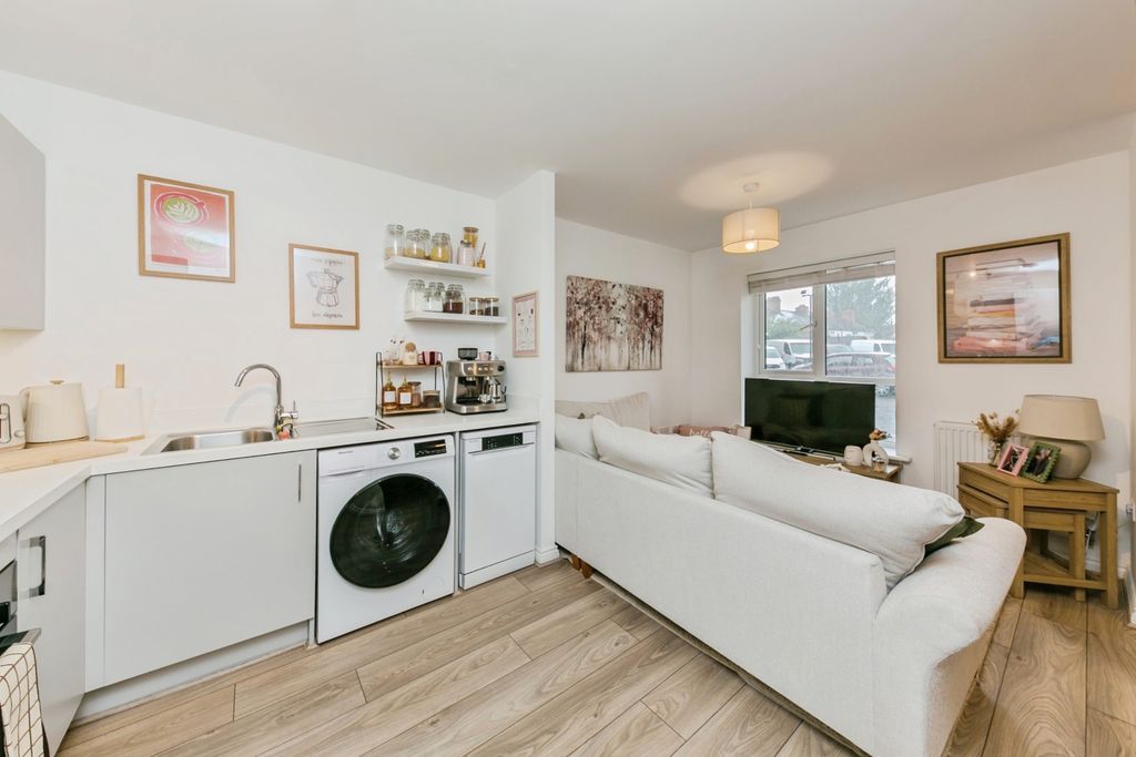 Property photo 2 of 15 Pbox-Img.Jpg