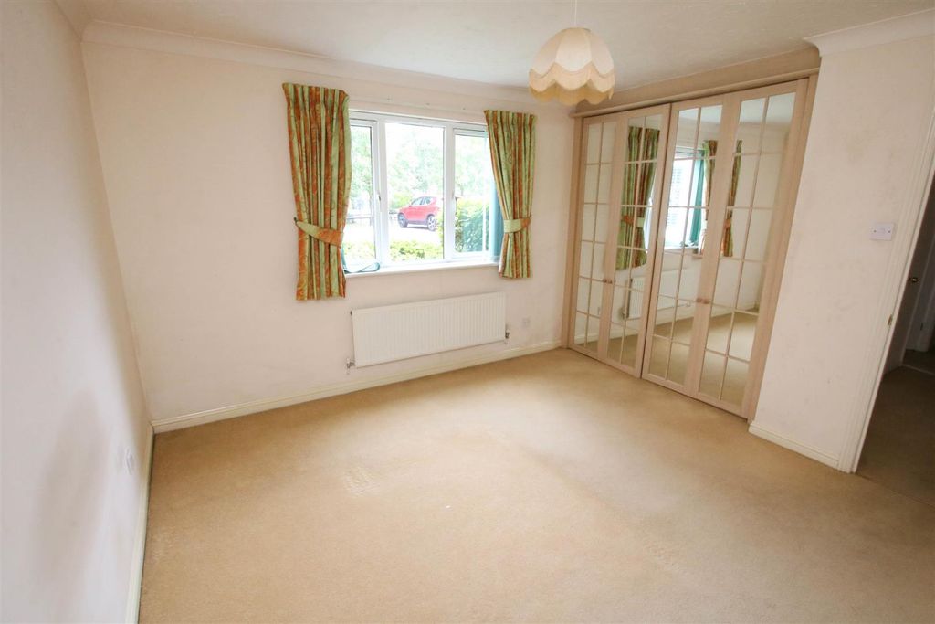 Property photo 3 of 14 Bedroom 1