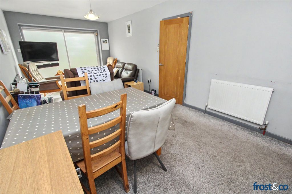 Property photo 3 of 19 Dining Area