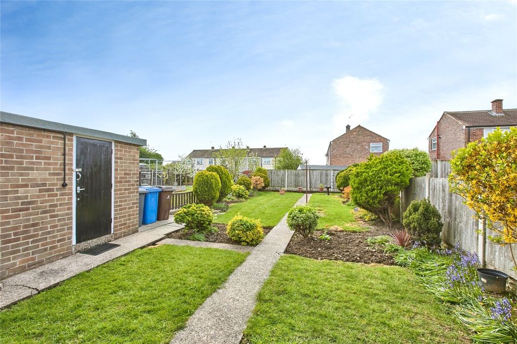 Property photo 2 of 18 Garden