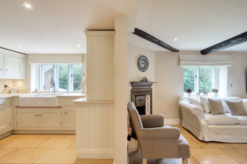 Property photo 2 of 25