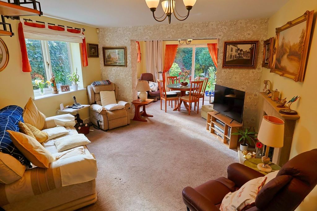 Property photo 2 of 13 Lounge