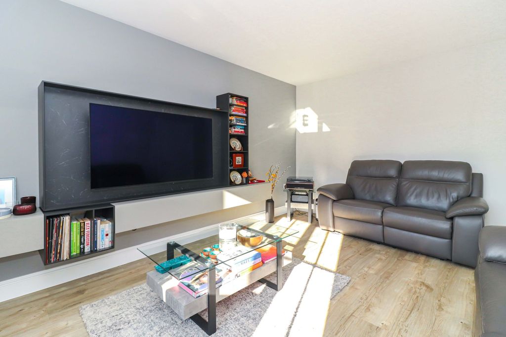 Property photo 2 of 29