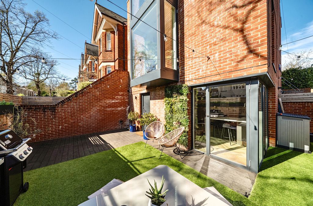 Property photo 1 of 12 1439438-26-69d55F...