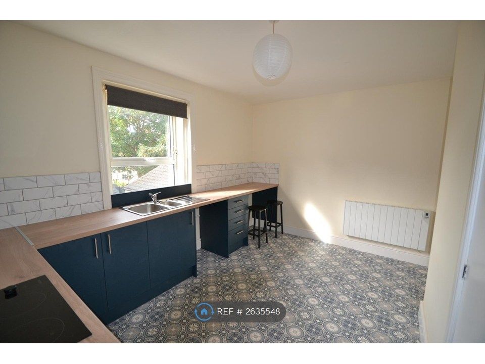 Property photo 3 of 14 Kitchen