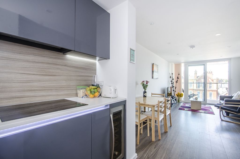 Property photo 3 of 9 Lux Apartments