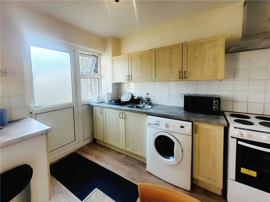 Property photo 2 of 10 Kitchen
