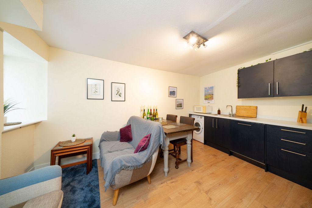 Property photo 3 of 15 Photo 4